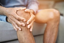 무릎 아프면 근육도 마른다…효과적인 단백질 보충제는 '이 것'