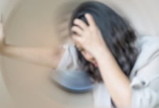 '빙글빙글' 하더니 구토, 이석증일까?…새벽에 심하면 이 병일 수도