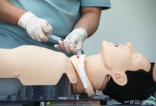 전공의 떠나자 불법 내몰리는 간호사…병원 10곳 중 6곳서 '대리처방'