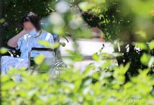 환자 버리고 '소양 쌓는' 서울대 교수들…'무기한 휴진' 속내는