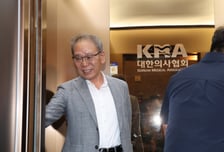 "안 가요" 전공의·의대생들 '올특위' 외면에…선배들, '참관' 문 열었다