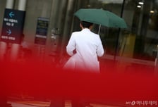 면죄부에도 꼼짝 않는 전공의들 "더 버텨보자"