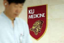 돌연 전략 바꾼 의대 교수들…'휴진 대신 진료 재조정' 용어만 변경