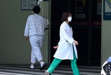 "휴진 안 하되 진료 줄일게요"…의대 교수들 '조삼모사' 전략?