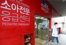 응급실 줄줄이 무너지나…전공의 이탈+소송 부담에 '사직 러시'