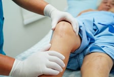 인공관절 해도 삐그덕대고 아픈 무릎…"수술 방식이 문제" 이유 나왔다