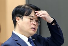 "사직 전공의는 회원 아니냐" 의협회장, 변호사비 2회 '셀프 의결'에 커지는 비난