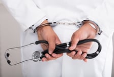 '의료인 면허 취소 사유 축소법' 발의되자 의사들 '환영'