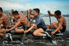 '까까머리' 여군 최초 심해잠수사 탄생…"남군과 똑같이 겨뤄"