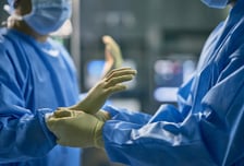 영업사원이 인공관절 부품 교체?…'수술 보조' 지시한 대학병원 의사