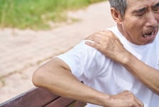 힘줄 끊어져 아프고 결리는 어깨…수술 대신 'OOO 주사'로 탈출