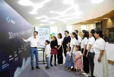 "한국인의 치료·예방 선택지 넓힐 것" 30년 전 한국 온 '이 기업'의 포부