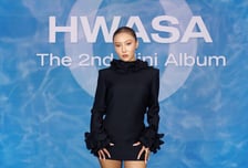 1년 만에 돌아온 화사, 변하지 않은 자유로움 'NA'