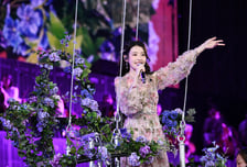 세계를 누빈 '홀씨' 아이유, 상암서 10만 관객과 재회 [현장에서]