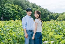 '엄마친구아들' 정해인, 정소민 꽃밭 키스 전..설렘 폭발 ♥ 눈빛