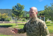 '전쟁중 한국행' 우크라군 장교, 한국에 SOS…"탄약·기술 지원해달라"