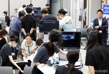 사직 전공의들 성형·피부과 '페이닥터' 취업…캄캄한 필수의료