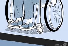 편의점 바로 앞이 차도인데 경사로 설치?…점주들 "사고 나면 어쩌나"