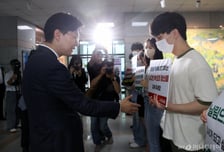 "내년에도 안 돌아간다"는 전공의·의대생…10년간 '신규 전문의' 끊기나