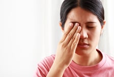 "눈이 감겨" 방치했다 다리 '휘청'…근육 망가지는 이 병 1분 진단법