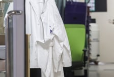 의대교수 설문 했더니...응답자 96% "의대정원 동결·감원 해야"