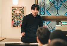 돌아온 '열혈사제'의 변함없는 유쾌함, 독이 되지 않으려면