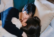 '조립식 가족' 황인엽♥정채연, 참아왔던 10년 사랑 대폭발 [오늘밤 TV]