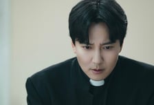 '열혈사제2' 김남길, 홀리한 기도현장 포착! 무슨 일? [오늘밤 TV]