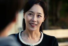 '원정빌라' 문정희 "종교 색깔 독특...극단적인 게 매력"