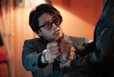 '가석방 심사관 이한신' 고수, 권유리에 체포당했다 [오늘밤 TV]