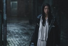 어둠을 비추는 '조명가게'에 깃든 감성과 미스터리