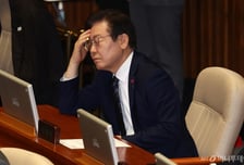 탄핵 면했지만 약해진 정부, '흔들림 없는 의료개혁' 흔들