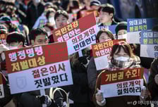 고비 넘겼지만 주도권 약해진 정부, '의료개혁 완수' 흔들