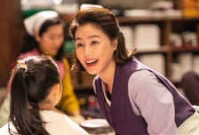 '대가족' 김성령, 김윤석 무장해제시킨 항거불능 매력