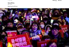 노래부터 응원봉까지..탄핵 집회 채운 K팝에 외신도 주목