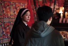 송혜교, 수녀로 산 3개월...'검은 수녀들'서 뽐내는 새 얼굴