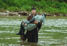 '옥씨부인전' 추영우, 물에 빠진 임지연 살려낼까?[오늘밤 TV]