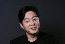 ‘조명가게’ 김희원, 연출도 잘하는 "방탄유리" 아저씨 [인터뷰]