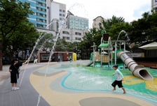 ‘놀이터 벙커샷’ 무개념 골퍼, 이젠 아웃!