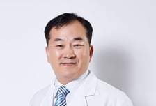 눈 비비며 '찡긋' 귀엽게만 봤는데…내 아이가 보낸 이상 신호