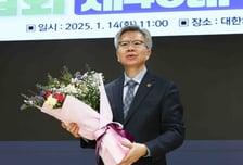 전공의 앞세운 김택우 새 의협 회장 "정부, 의료정상화 계획 내놔야 대화 나설 것"