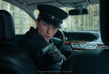 에디 레드메인의 ‘자칼’, 엘레강스한 킬러 인생