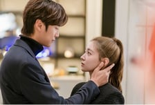 '모텔 캘리' 이세영♥나인우, 입맞춤 1초전...운명적 재결합? [오늘밤 TV]