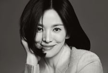 ‘검은 수녀들’ 송혜교, 신성과 불량을 공존 가능케 한 유일무이 [인터뷰]