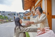 "안 들려" TV 소리 자꾸 높이는 엄마, 설마?…방치했다간 '치매' 온다