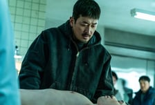 '브로큰', 날것의 생동감보다 비릿함에 고개 돌리게 되는