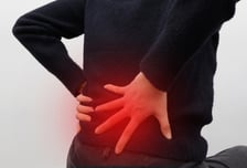 허리 통증에 '끙끙' 밤잠까지 설친다면…"당장 검사 받아야" 충격적 이유