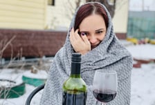 "너무 추워, 몸 데우자" 소주 벌컥벌컥…진짜 위험한 이유