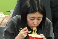 '사장님귀'  홍주연 아나,  열애설 난 전현무  뒤이을 예능 야망캐 탄생 [오늘밤 TV]