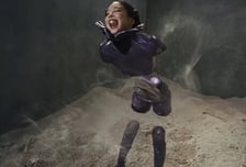 슈퍼스타 제니, 도이치와 끝내주는 시너지 [뉴트랙 쿨리뷰]